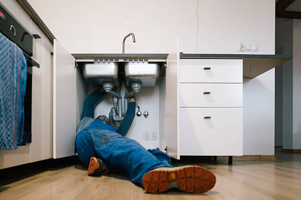 Professional Emergency Plumber technician working in Hoffman, NC